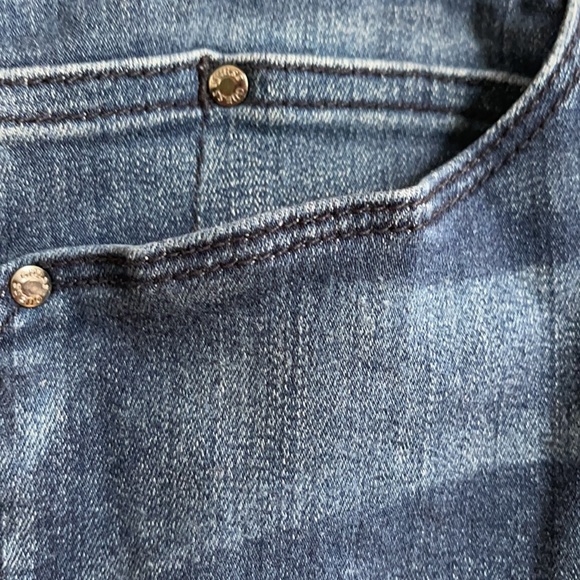Size 32 GUESS Curve X Jeans - Picture 9 of 10